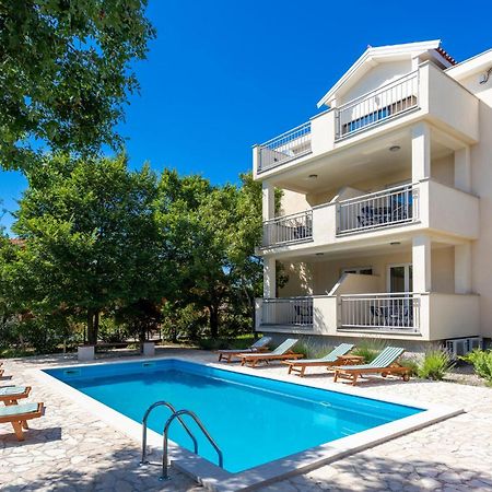 2 Bedroom Beautiful Apartment In Pinezici Kültér fotó