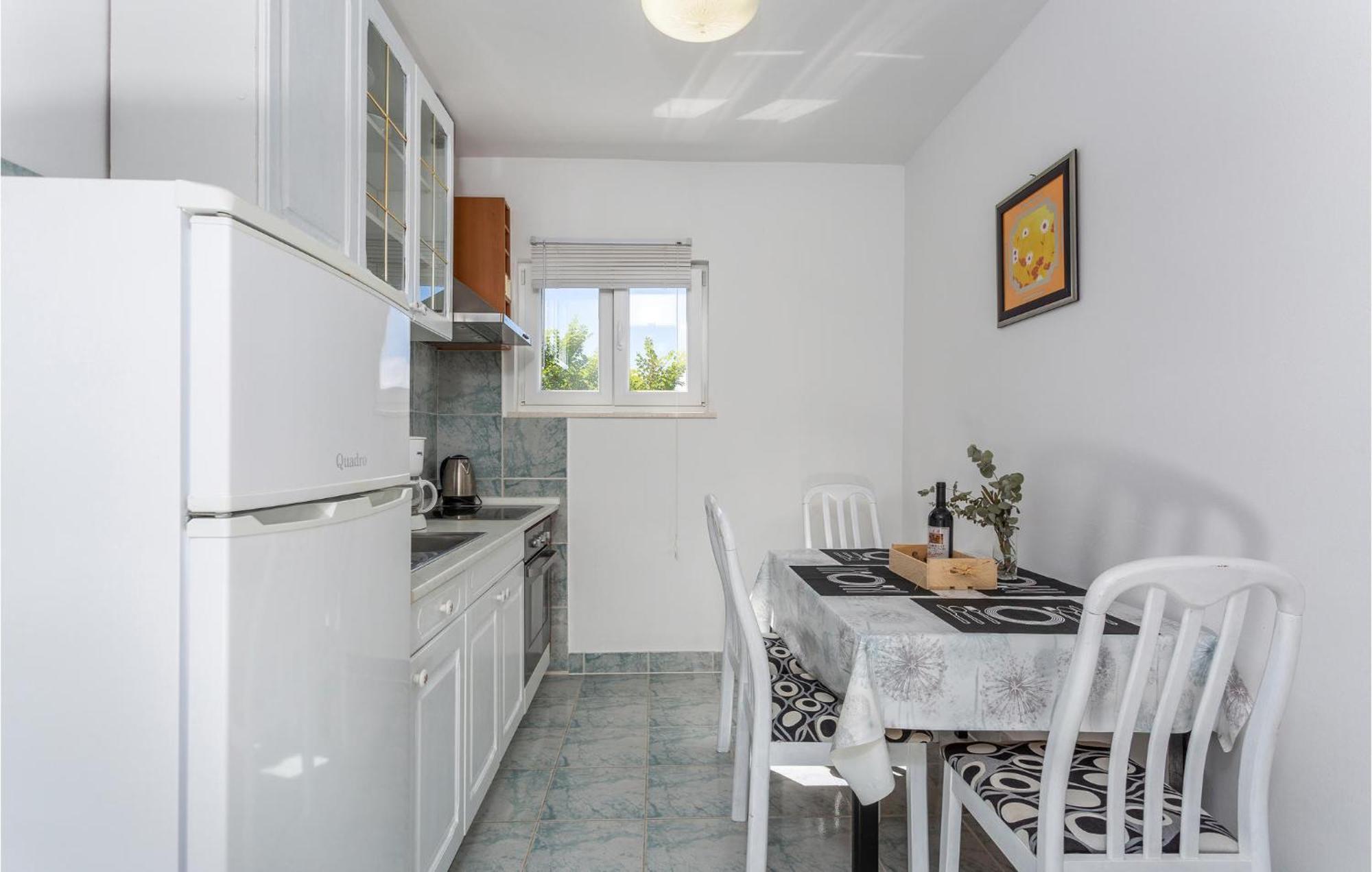 2 Bedroom Beautiful Apartment In Pinezici Kültér fotó